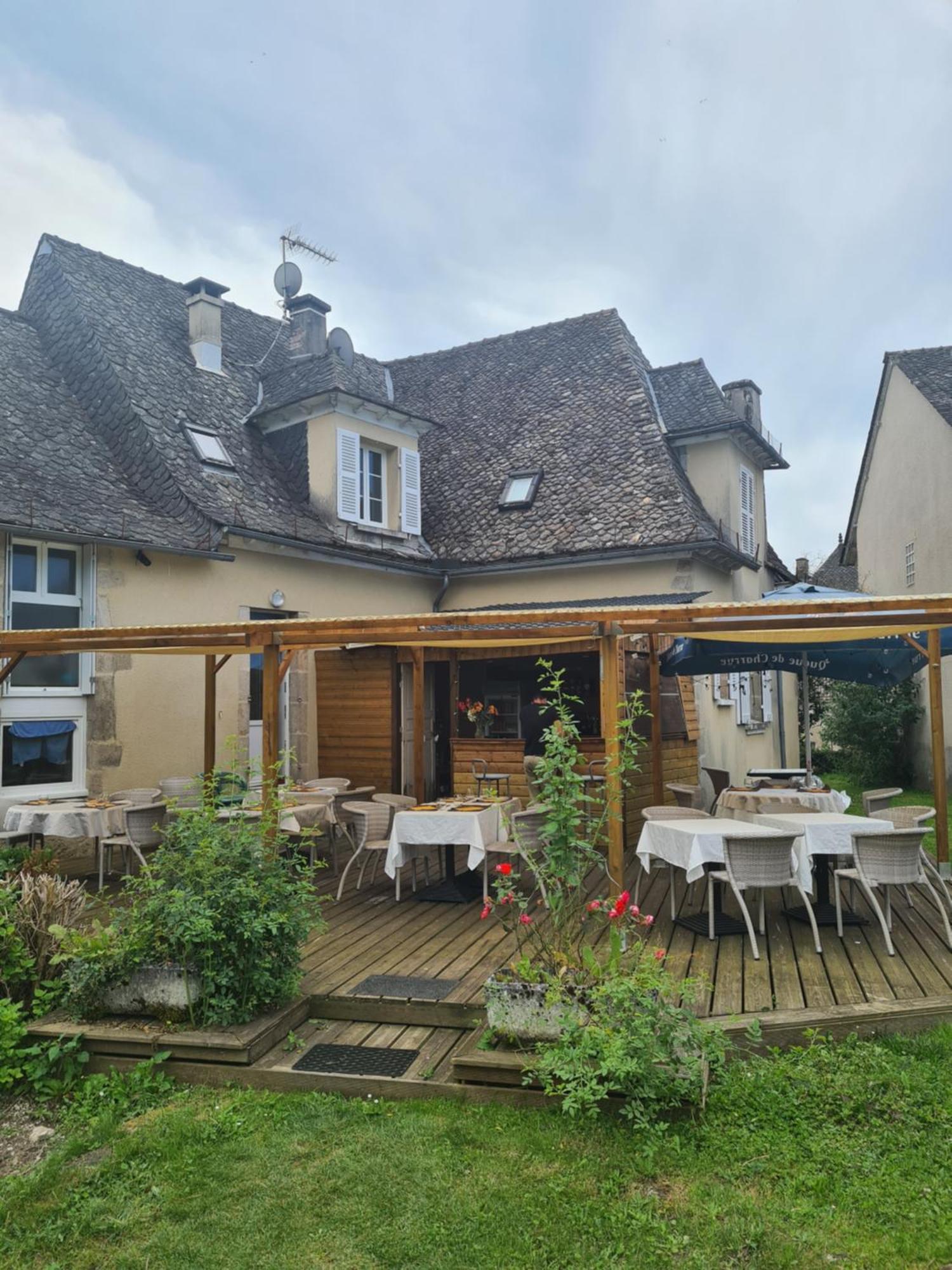 Hotel Saint Julien Aux Bois エクステリア 写真
