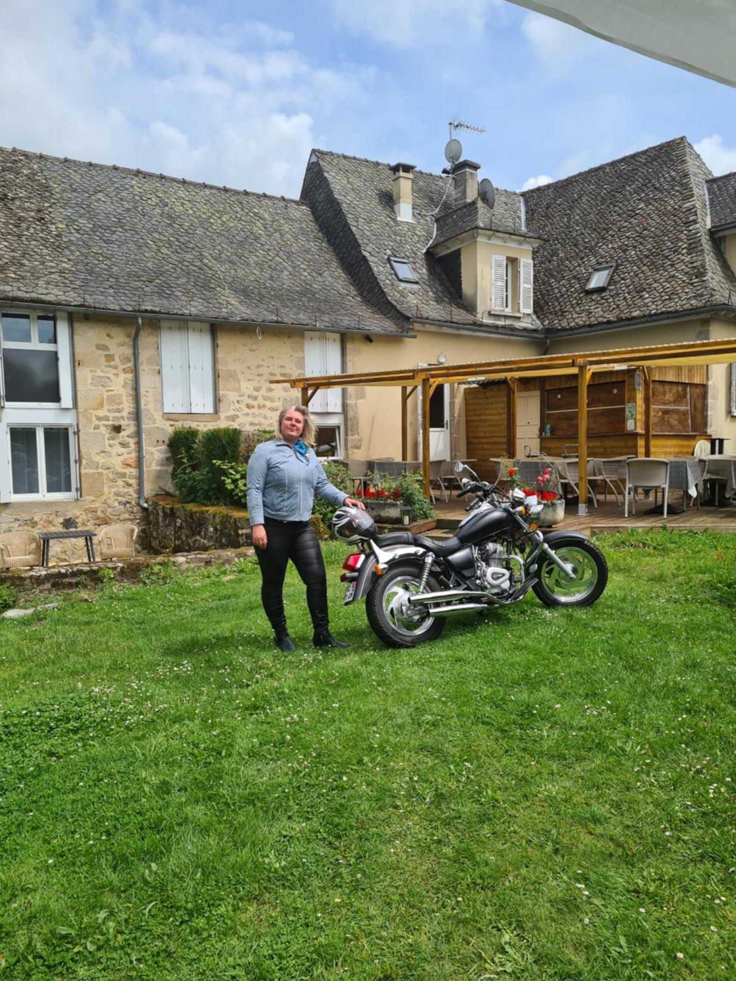 Hotel Saint Julien Aux Bois エクステリア 写真