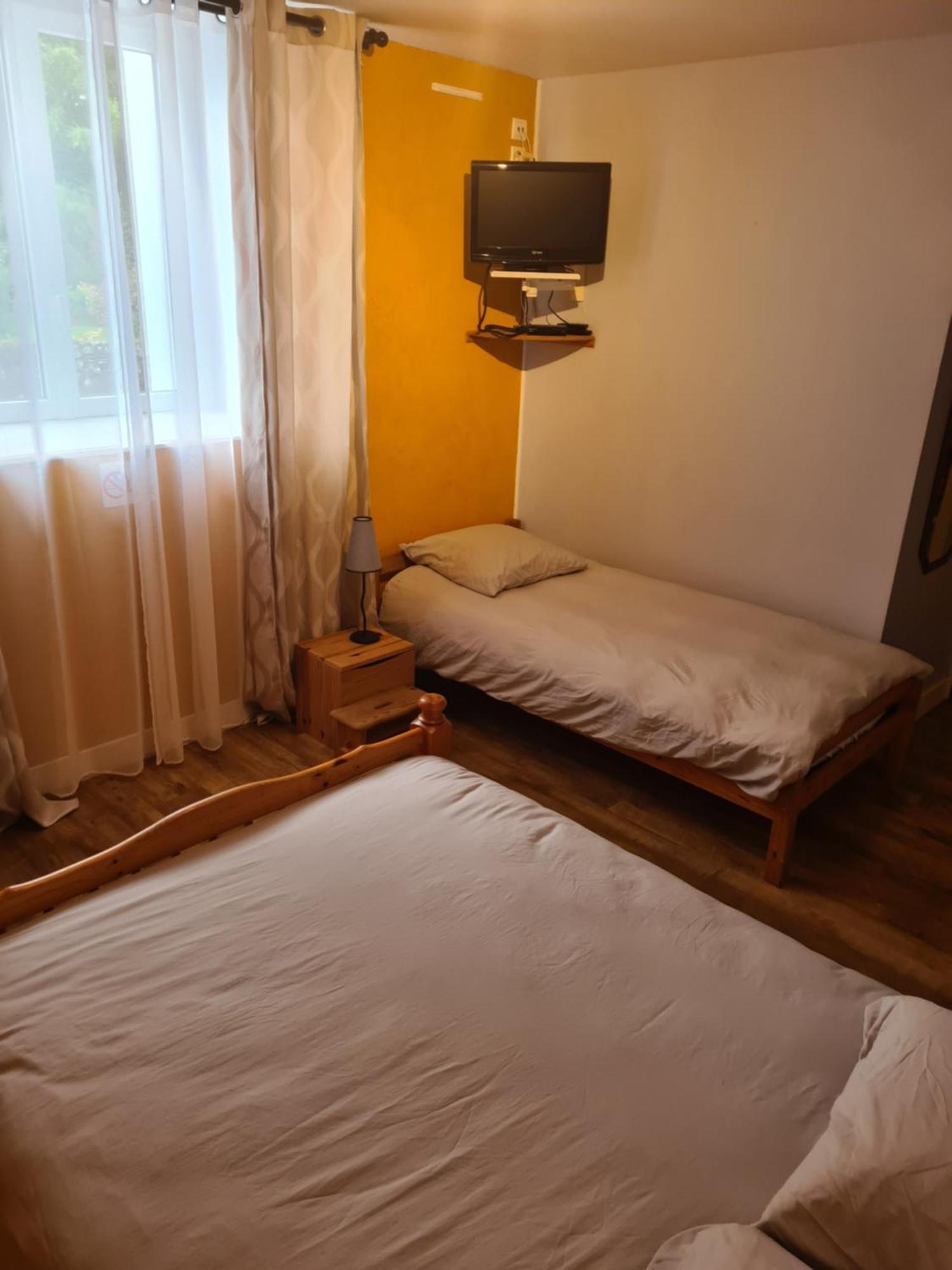 Hotel Saint Julien Aux Bois エクステリア 写真