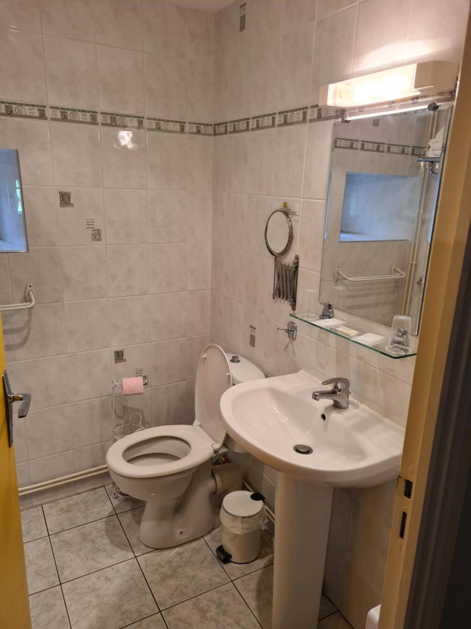Hotel Saint Julien Aux Bois エクステリア 写真