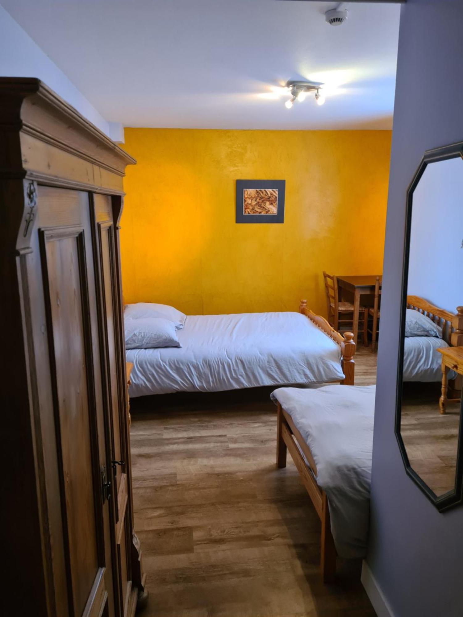 Hotel Saint Julien Aux Bois エクステリア 写真